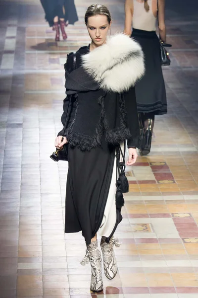 Look 14